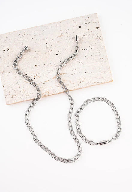 A Wink of Yellow Magnetic-link Silver Chain necklace