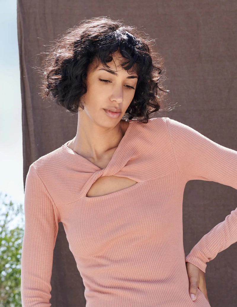 Sundry TWISTED CUT OUT TOP- adobe